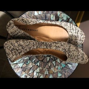 Women’s size 9 lucky brand flats